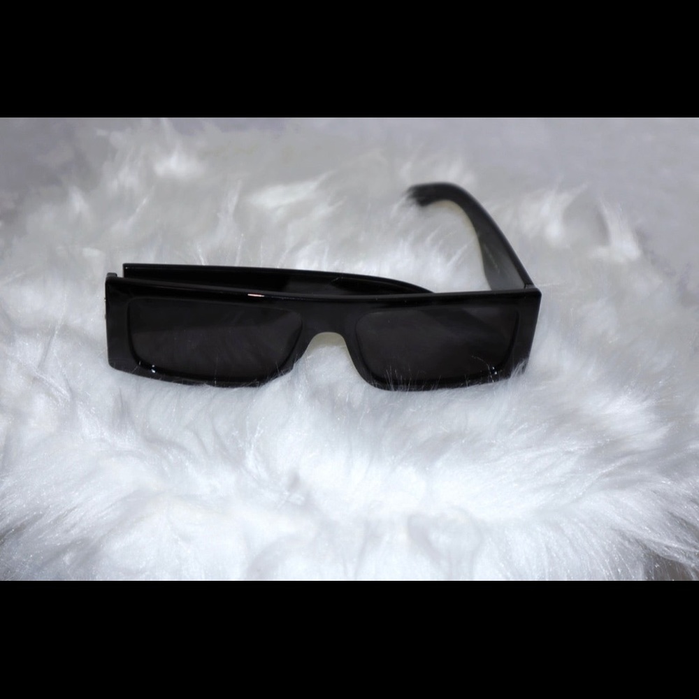 Black sunglasses - Picture 2 of 2